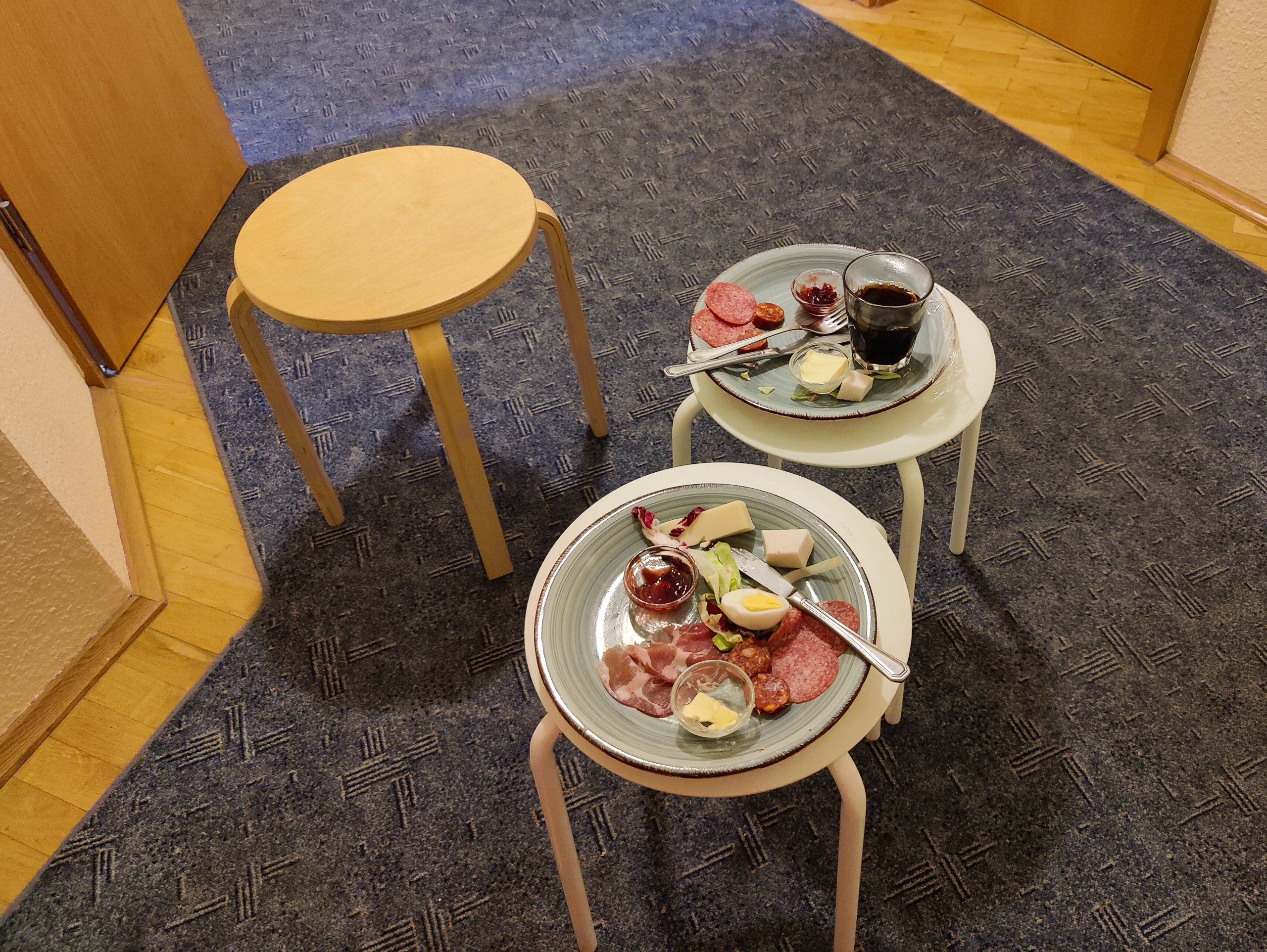 Frühstückskorb vom Pensionswirt – Schinken und Käse